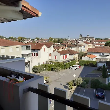 Cosy Avec Balcon Vue Sur Les Toits De Апартаменты